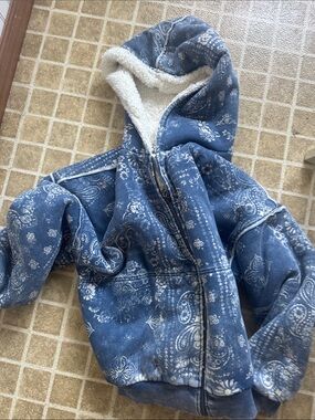 Women’s Blue Paisley Hooded Jacket with Sherpa Lining